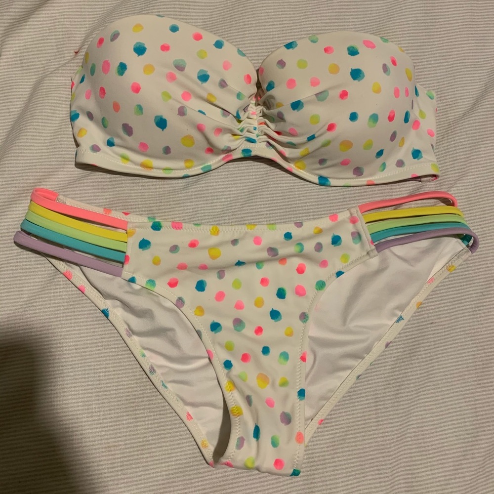 Victoria’s Secret bikini